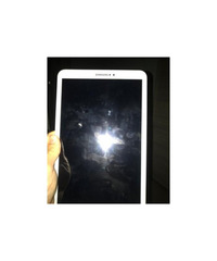 Tablet Samsung SM-t585