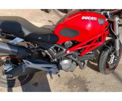 Ducati Monster 696+ con termignoni