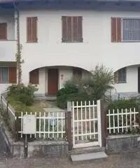 Ampio appartamento in casa a schiera