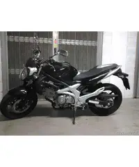 Vendo Suzuki Gladius 650cc naked nera del 2010