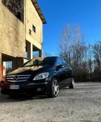 Mercedes B200